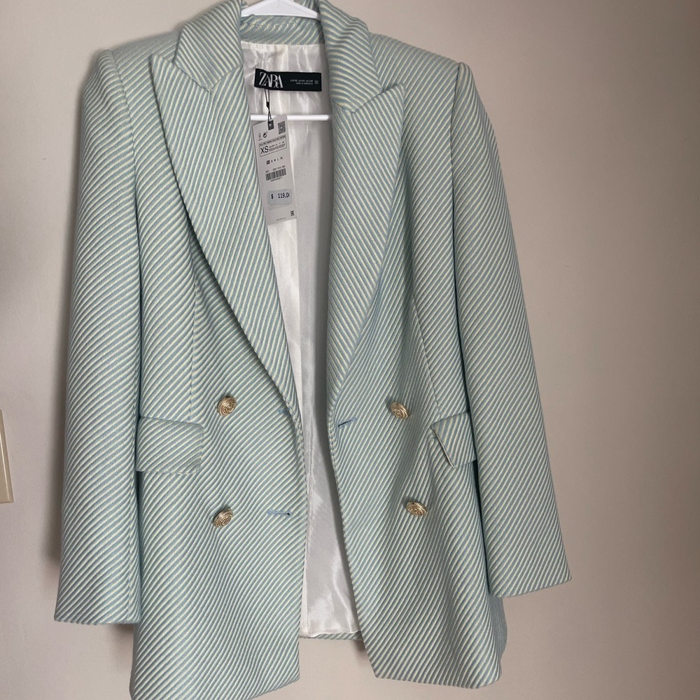 Never been worn!! TEXTURED BLAZER 🤍 great for spring!! 🌸🌷🌿